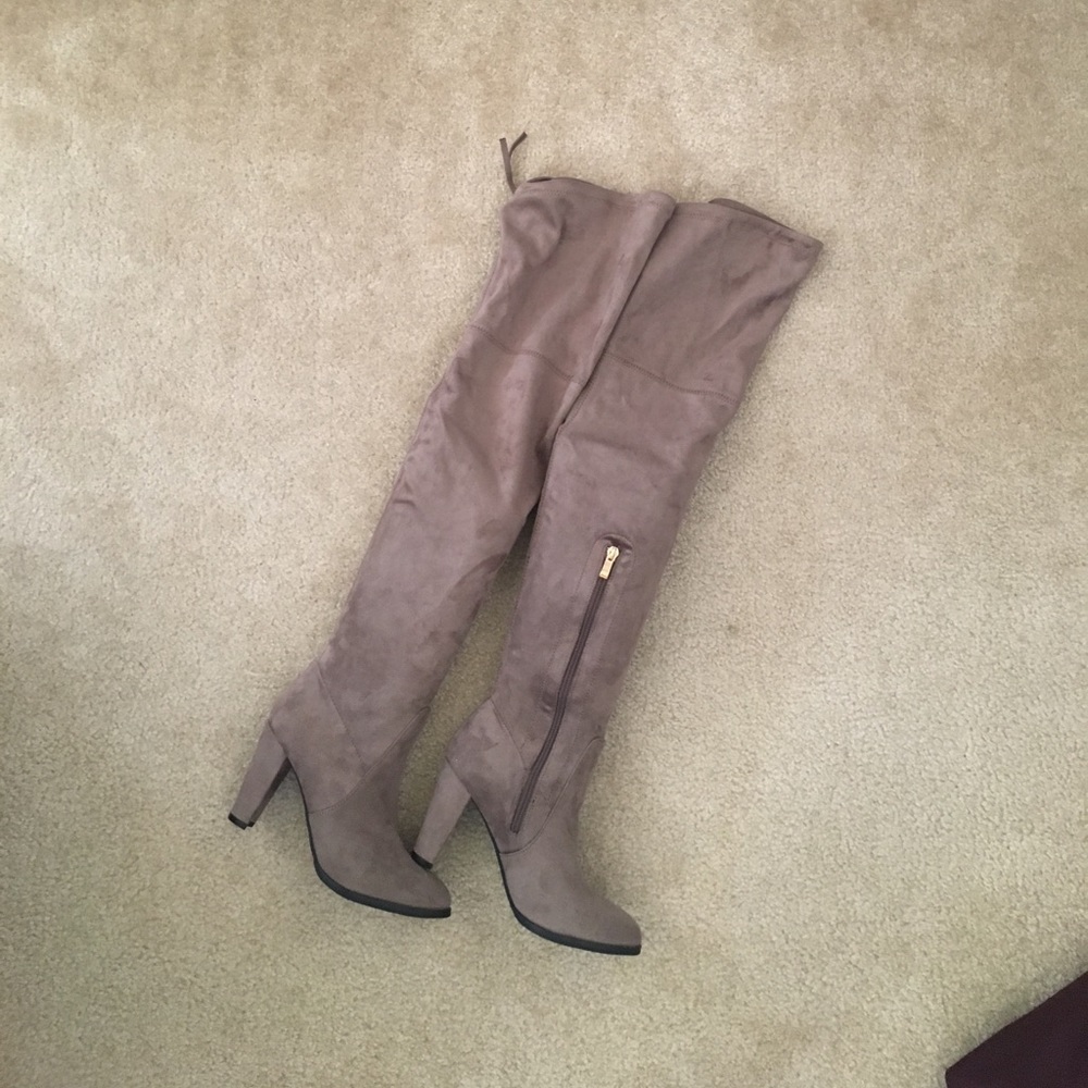 Catherine NWT Over the knee suede boots 6.5
